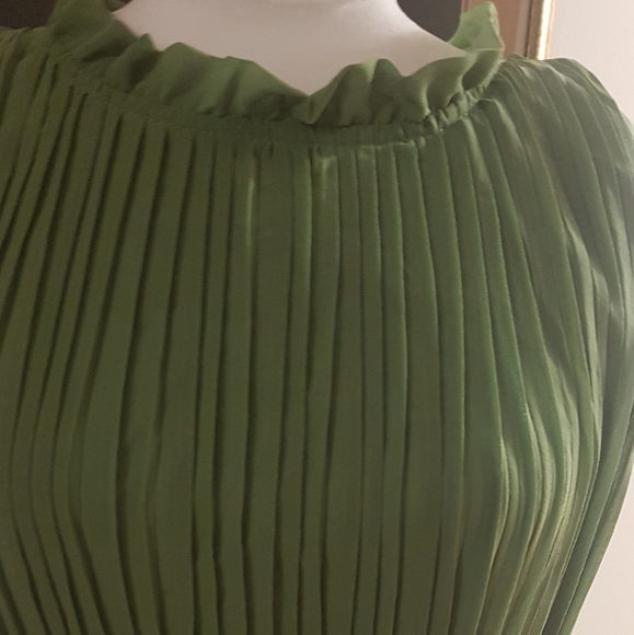 Pleated Maxi dress. - Picture 3 of 3